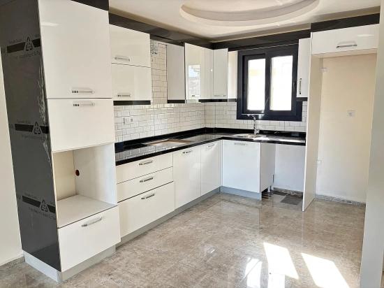 Seferihisar Doğanbey'de Plaja 500 M Otoparklı Bahçeli 3+1 Satılık Villa