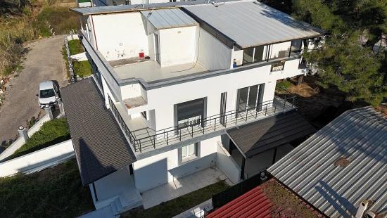 Seferihisar Payamlı'da Bahçeli Sıfır Yapı Satılık 2+1 Ruhsatlı Villa