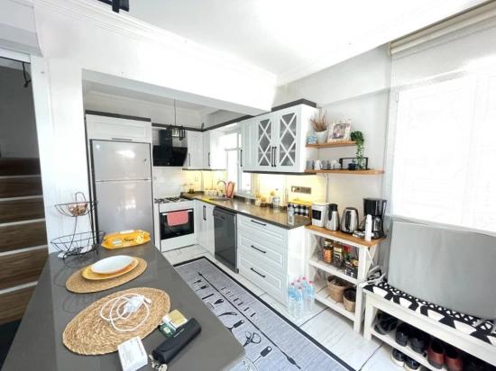 Seferihisar Doğanbey'de Otoparklı Geniş Bahçeli Ferah Satılık 3+1 Villa