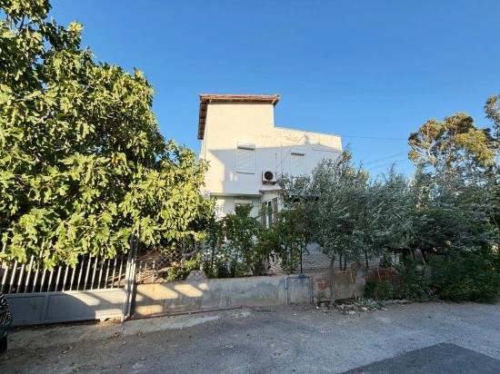 Seferihisar Ürkmez Deniz Tarafında Plaja 100M 4+1 Satılık Villa