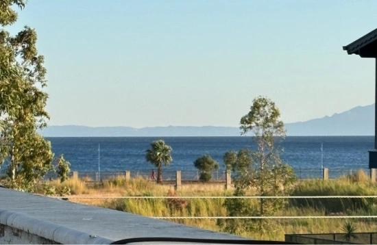 Seferihisar Ürkmez Deniz Tarafında Plaja 100M 4+1 Satılık Villa