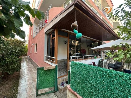 Seferihisar Ürkmez'de Bahçeli Plaja 300M 2+1 Satılık Daire