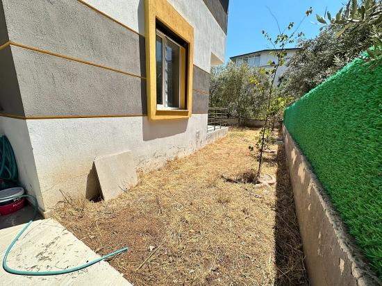 Seferihisar Cumhuriyet Mahallesinde Geniş Bahçeli Ferah Satılık 3+1 Villa