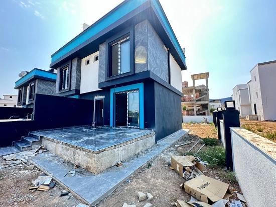 Seferihisar Cumhuriyet'de Geniş Bahçeli Sıfır Satılık 2+1 Villa