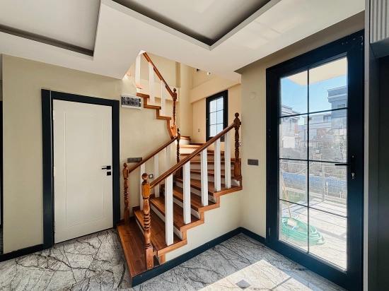 Doğanbeyde 300m2 Brüt Bağımsız Havuzlu Geniş Satılık 3+1 Villa