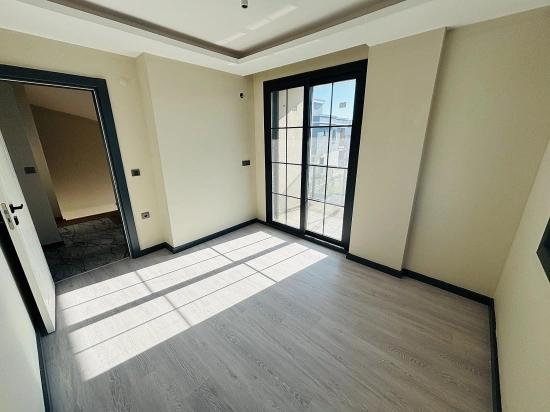 Doğanbeyde 300m2 Brüt Bağımsız Havuzlu Geniş Satılık 3+1 Villa