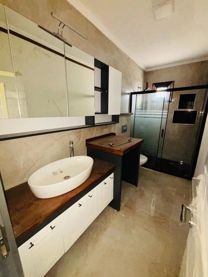 Seferihisar Doğanbey'de Geniş Yapılı Bahçeli 3+1 Satılık Villa