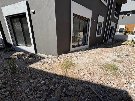 Menderes Özdere'de Müstakil Girişli Ferah Yapılı 3+1 Satılık Villa