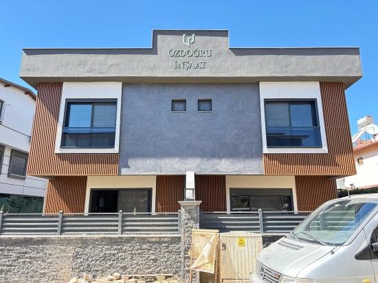 Menderes Özdere'de Plaja 100 M Sıfır Geniş Yapılı Bahçeli 2+1 Satılık Villa