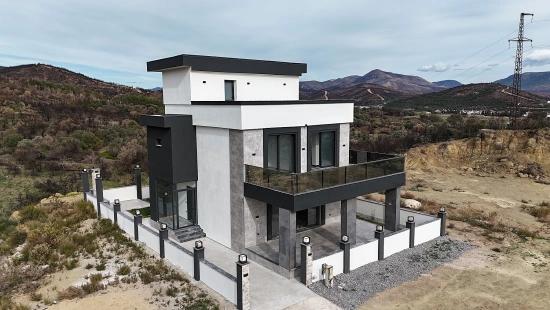 İzmir Seferihisar Doğanbey'de Müstakil Geniş Bahçeli Ultra Lüks 4+1 Tripleks Villa