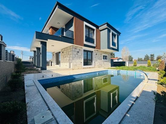 Izmir Seferihisar Düzce Mahallesi’nde Havuzlu Tek Müstakil Dubleks  Villa