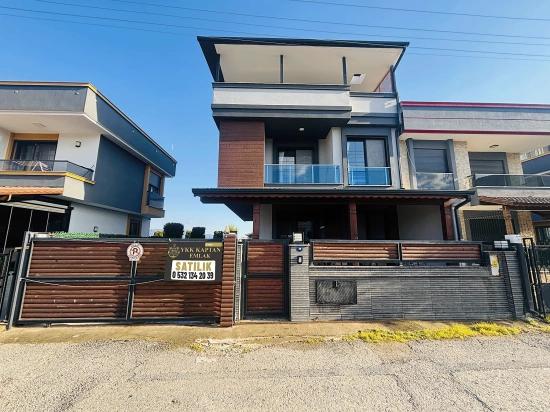 Her Odasında Ebeveyn Banyosu Bulunan Geniş Bahçeli 3+1 Müstakil Villa