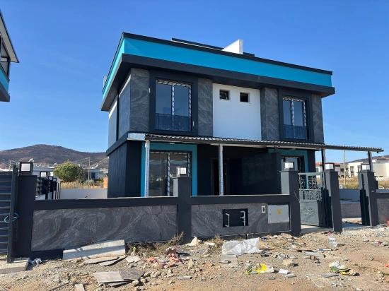 İzmir Seferihisar Cumhuriyet’de Güzel Konuma Sahip 3+1 Tripleks Yazlık Villa