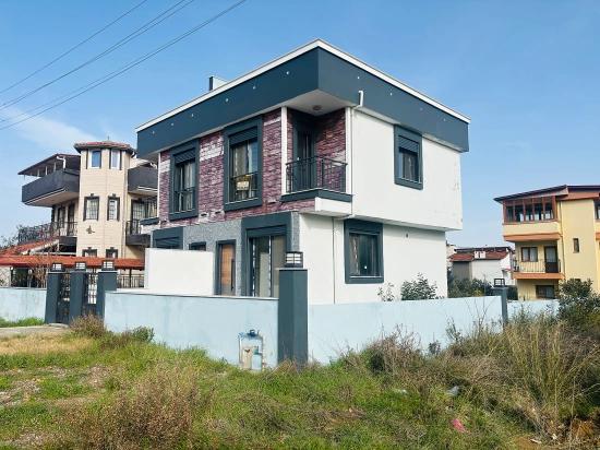 İzmir Seferihisar Atatürk Mahallesi’nde 2+1 Geniş Bahçeli Satılık Villa