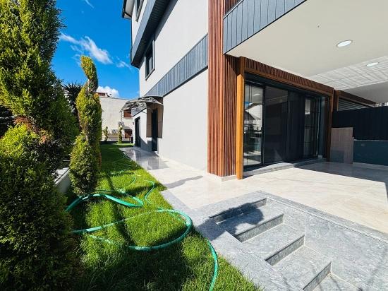 İzmir Seferihisar Ürkmez’de Denize 50m Ultra Lüks Akıllı Ev Sistemli 3+1 Yazlık 