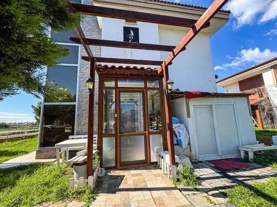 İzmir Seferihisar Cumhuriyet Mahallesi’nde Havuzlu  Site İçerisinde 3+1 Satılık Villa