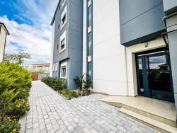 İzmir Seferihisar Çolakibrahim Bey Mahallesi’nde Havuzlu Güvenlik Kameralı Site İçerisinde