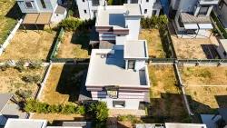 Seferihisar Doğanbey Cumhuriyet Mah. Satılık 3+1 Yazlık - 180 m²