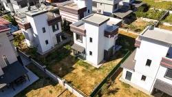 Seferihisar Doğanbey Cumhuriyet Mah. Satılık 3+1 Yazlık - 180 m²