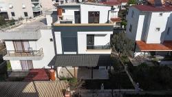 Seferihisar Doğanbey'de Geniş Yapılı Bahçeli 3+1 Satılık Villa