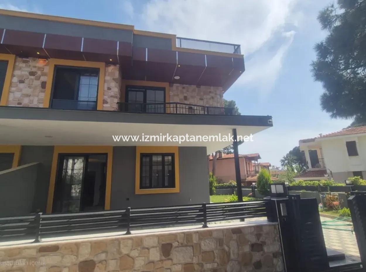 İzmir Seferihisar Mersinalanı  Mah.de 3+1 Denize 100 Mt Bahçeli Villa