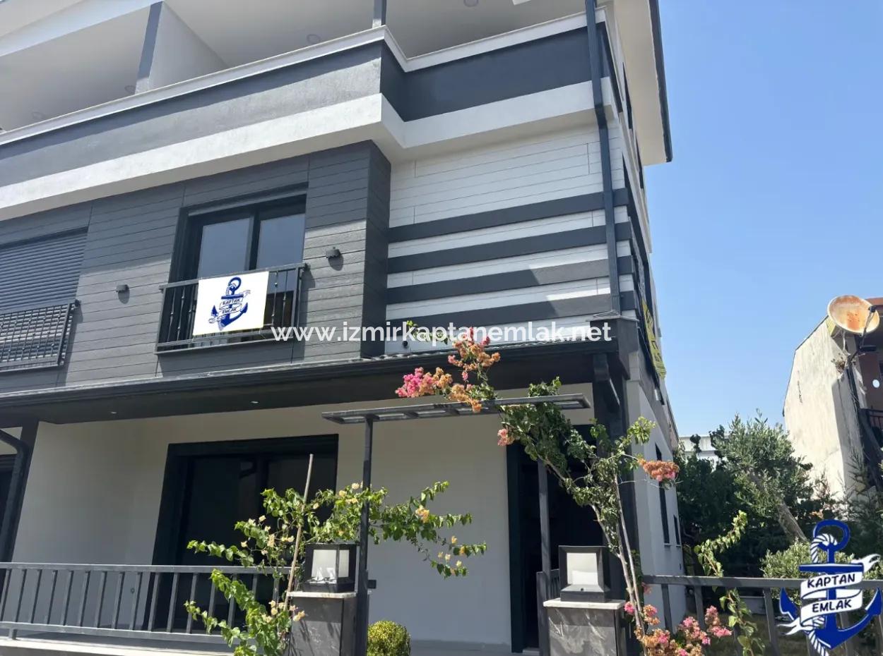 İzmir Seferihisar Payamlıda Denize 450 Metre Lüks Yazlık Villa