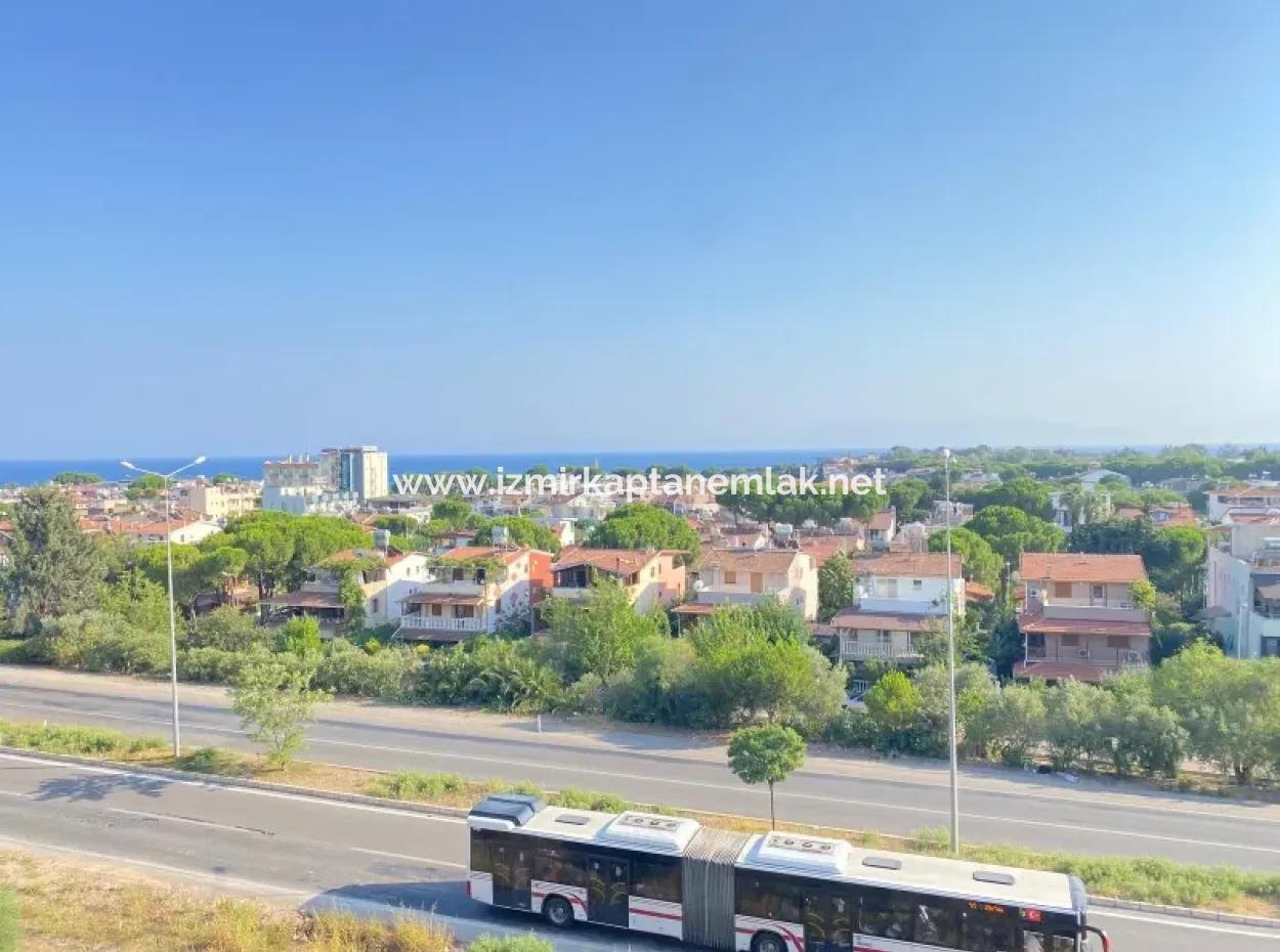 Ürkmez Merkez De Deniz Manzaralı Asansörlü Satılık 2+1 Daire