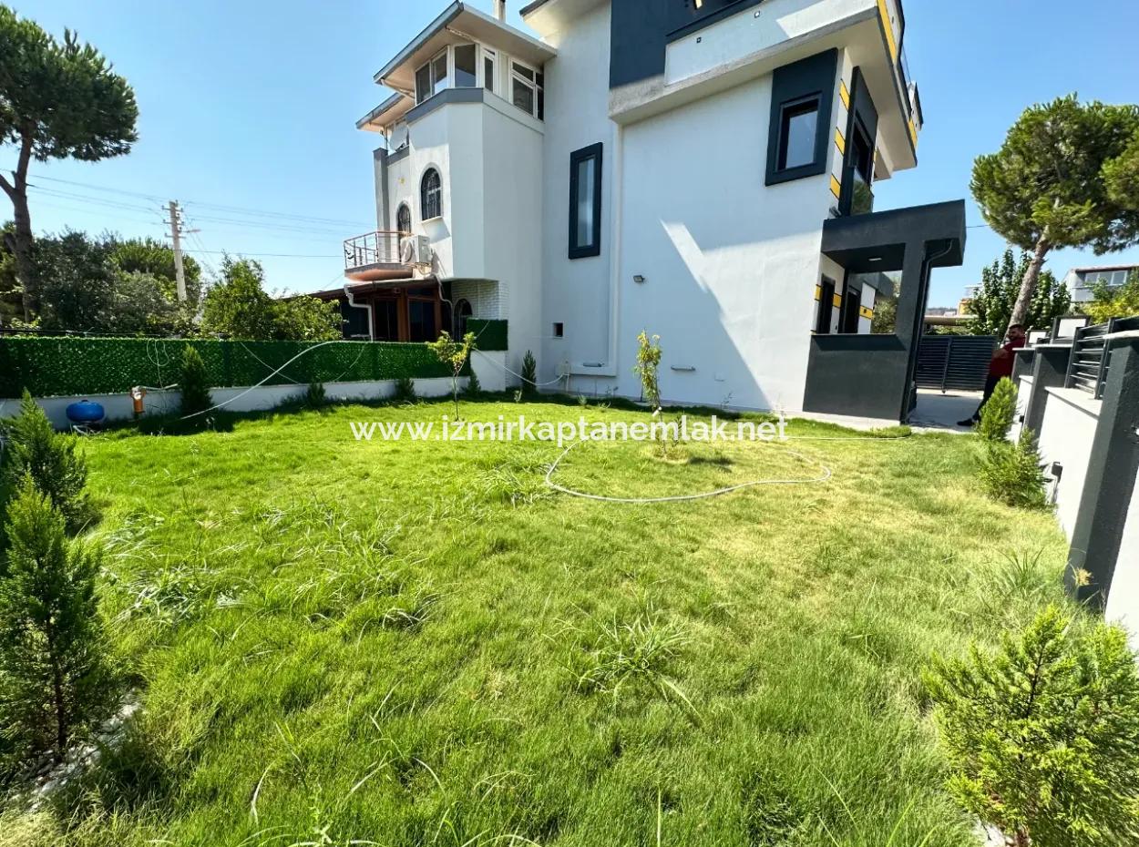 Doğanbeyde 210M2 Bağımsız Lüks Bahçeli Satılık 3+1 Villa