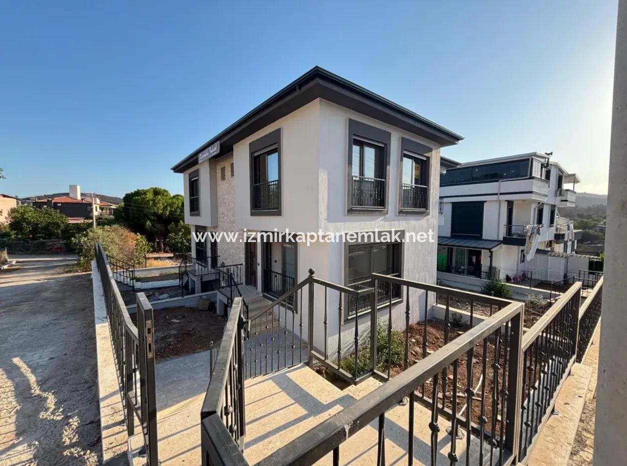 Payamlıda Müstakil Girişli Bahçeli Sıfır Satılık 2+1 Villa