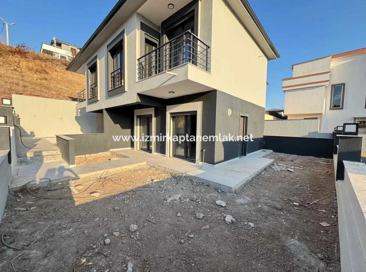 Payamlı Da Bahçeli Sıfır Yapılı İskanlı Satılık 2+1 Villa
