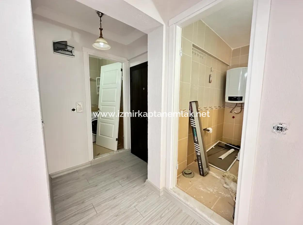 Ürkmez Merkez De Masrafsız Plaja 150M Satılık 2+1 Daire