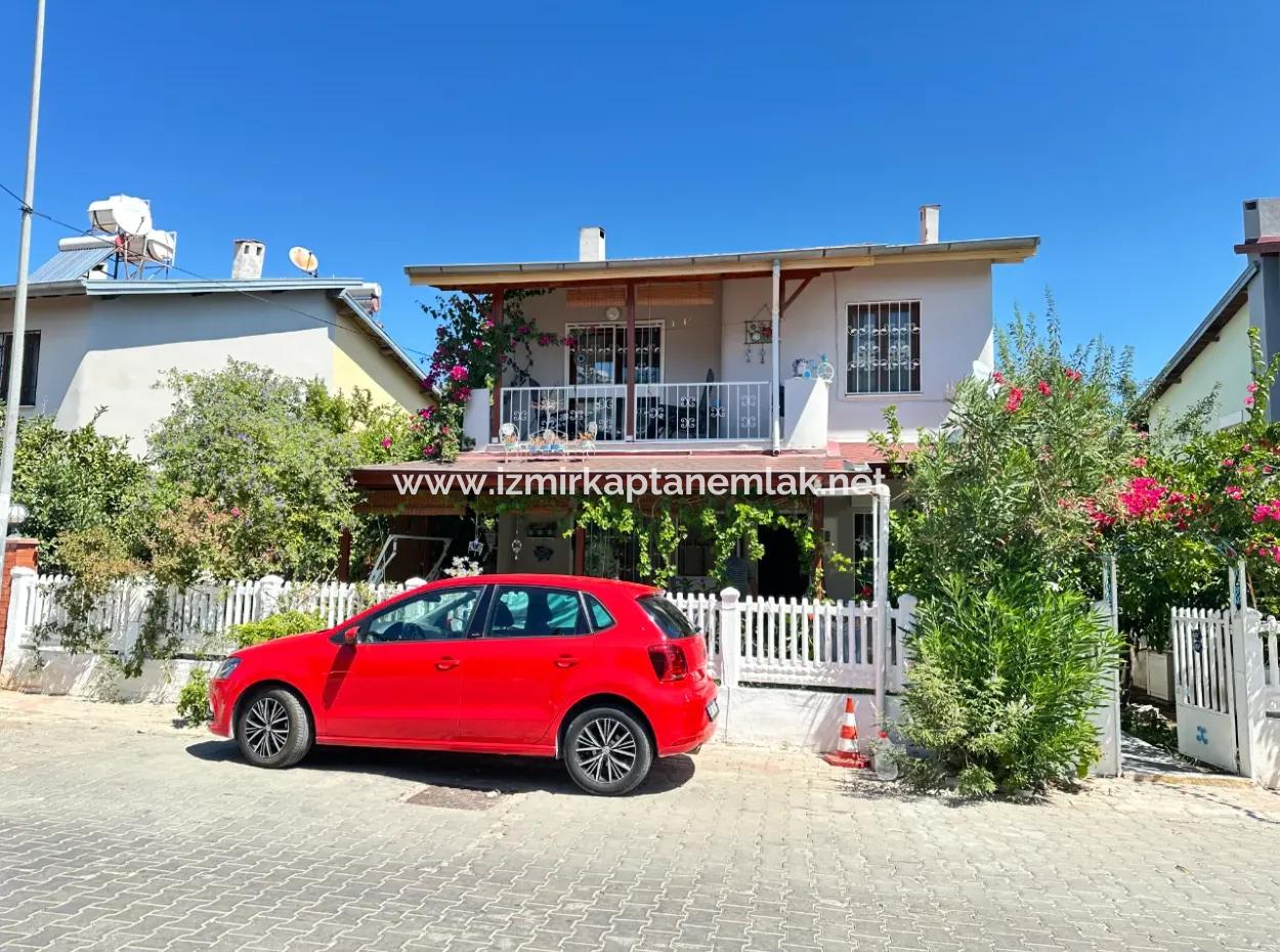 Ürkmez Deniz Tarafın Da Plaja 200M Satılık 3+1 Bahçeli Villa