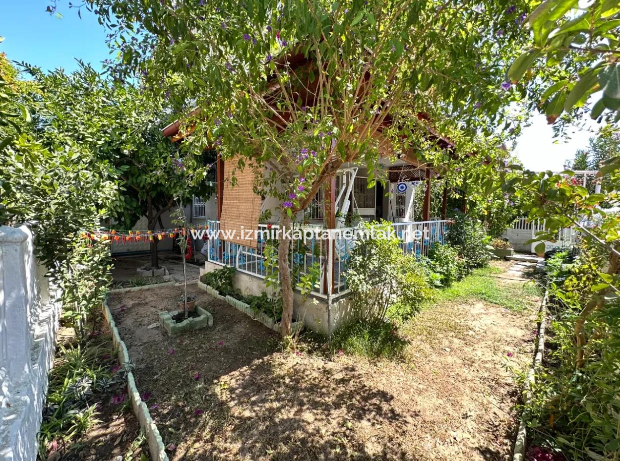 Ürkmez Deniz Tarafın Da Plaja 200M Satılık 3+1 Bahçeli Villa