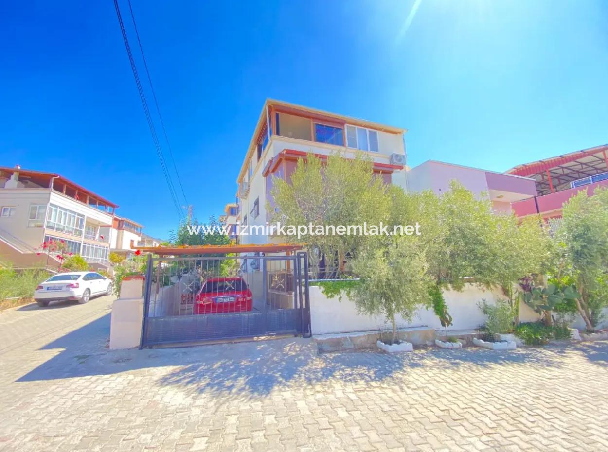Ürkmez Merkez De Havadar Ferah Satılık Temiz 2+1 Daire