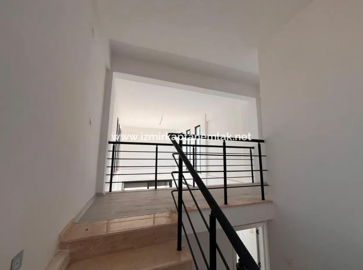 Seferihisar Da Geniş Bahçeli Sıfır Yapı 2+1 Satılık Villa