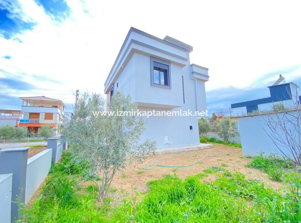 Doğanbey De 300M2 Bağımsız Bahçeli 3+1 Satılık Villa