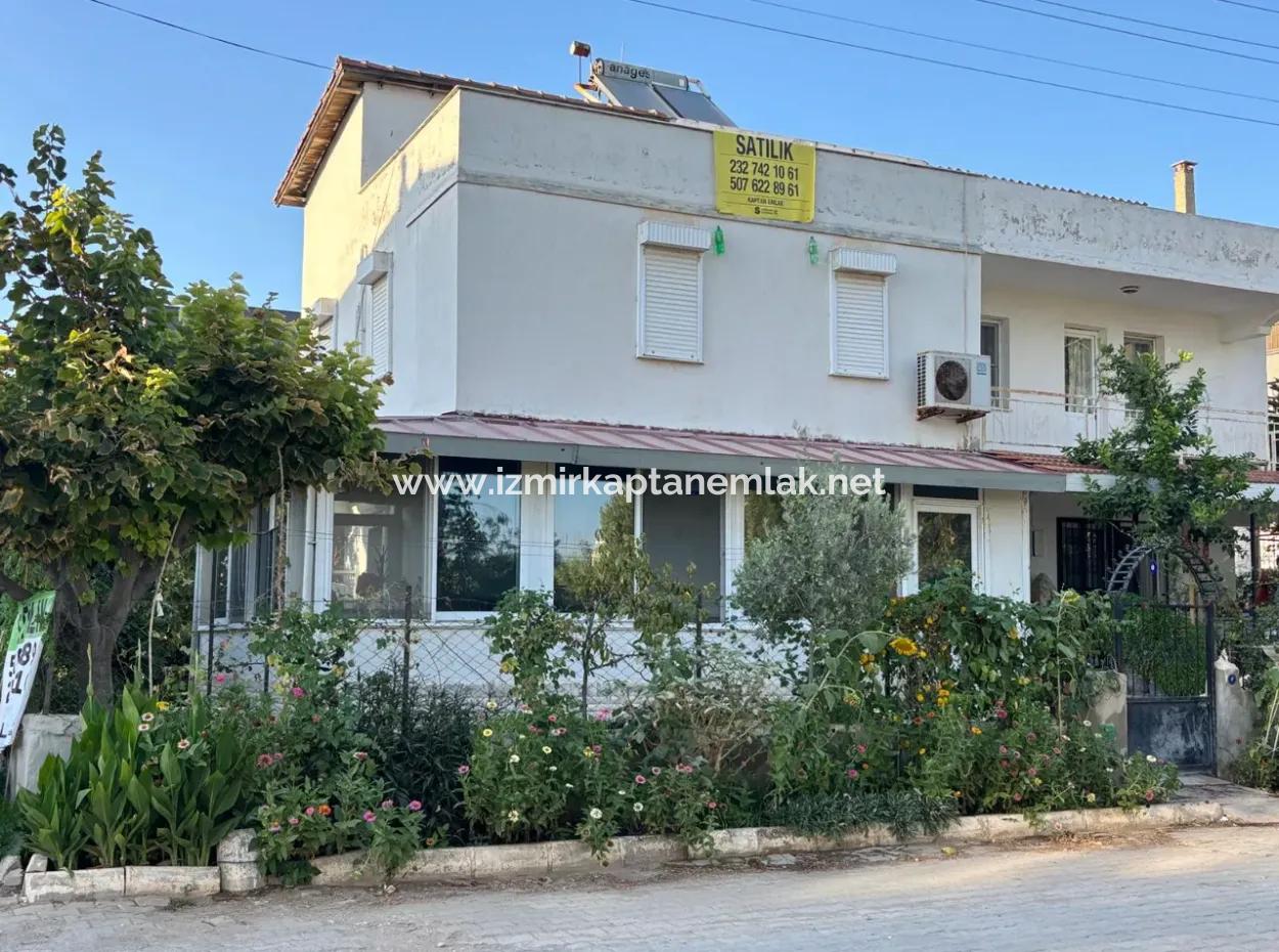 Ürkmez Deniz Tarafın Da Plaja 100M 4+1 Satılık Villa