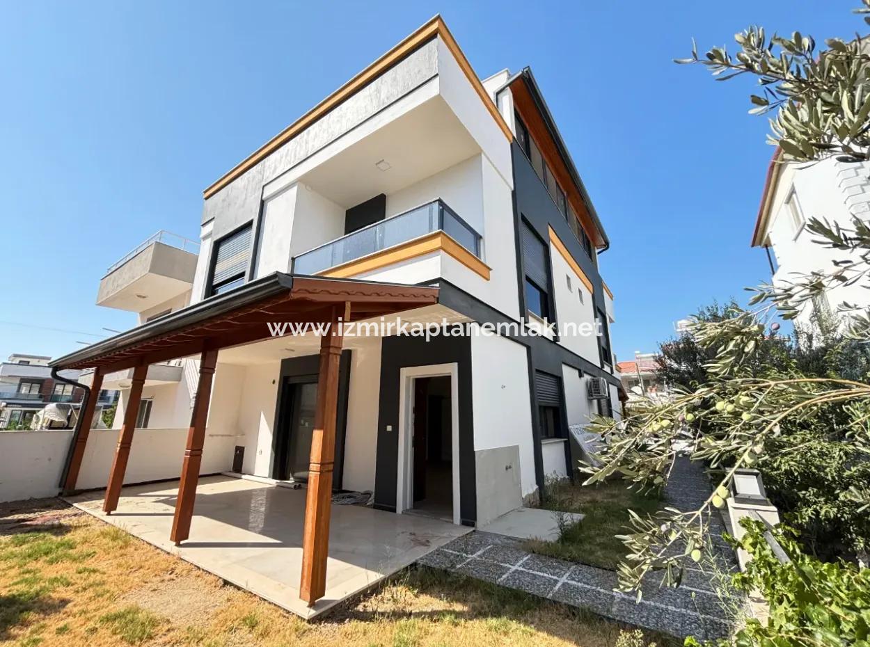 Doğanbey De Geniş Yapılı Bahçeli 3+1 Satılık Villa