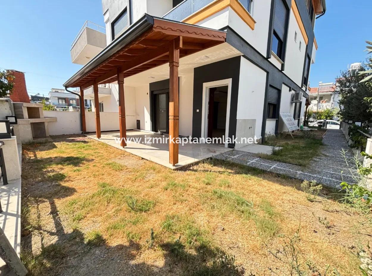 Doğanbey De Geniş Yapılı Bahçeli 3+1 Satılık Villa