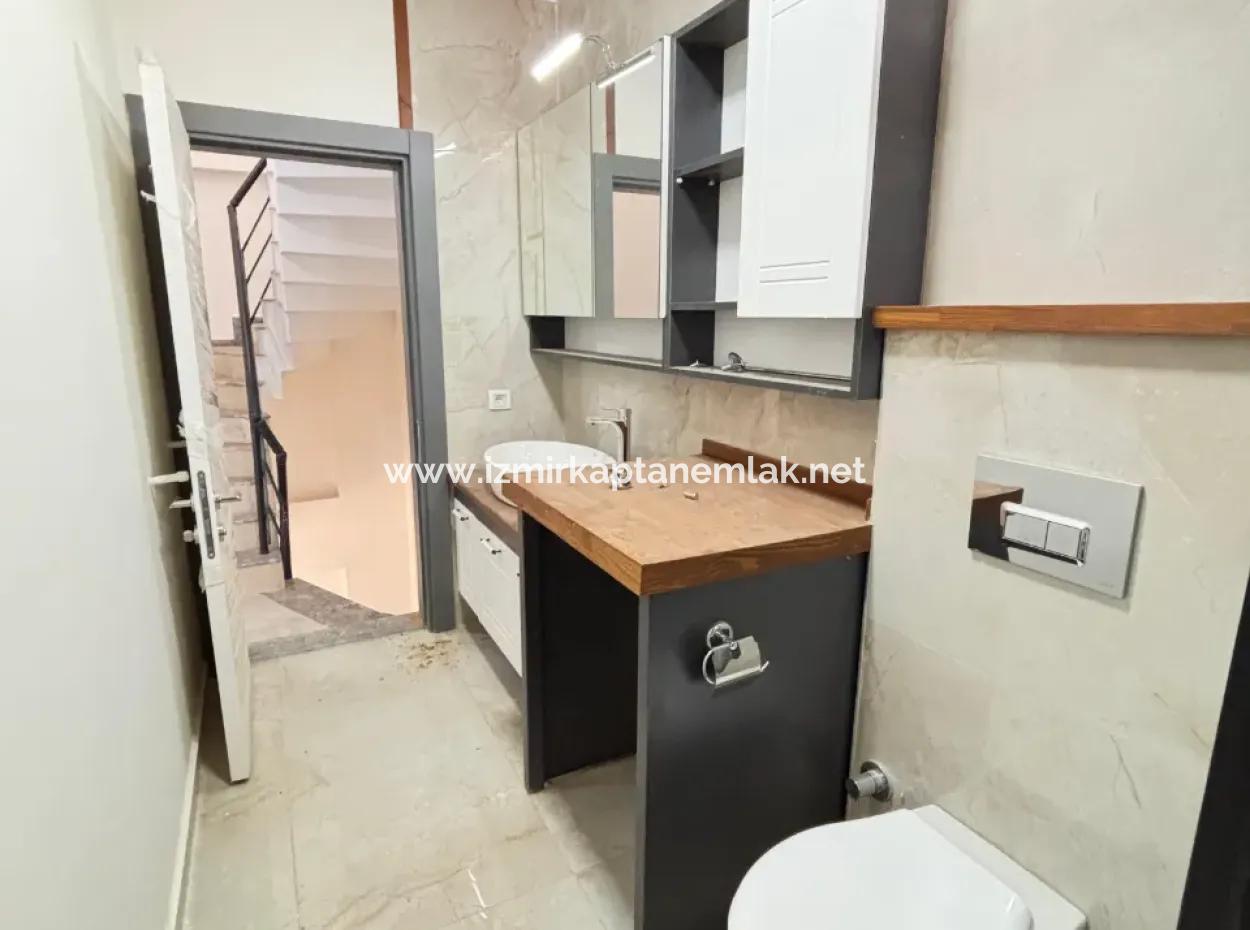 Doğanbey De Geniş Yapılı Bahçeli 3+1 Satılık Villa