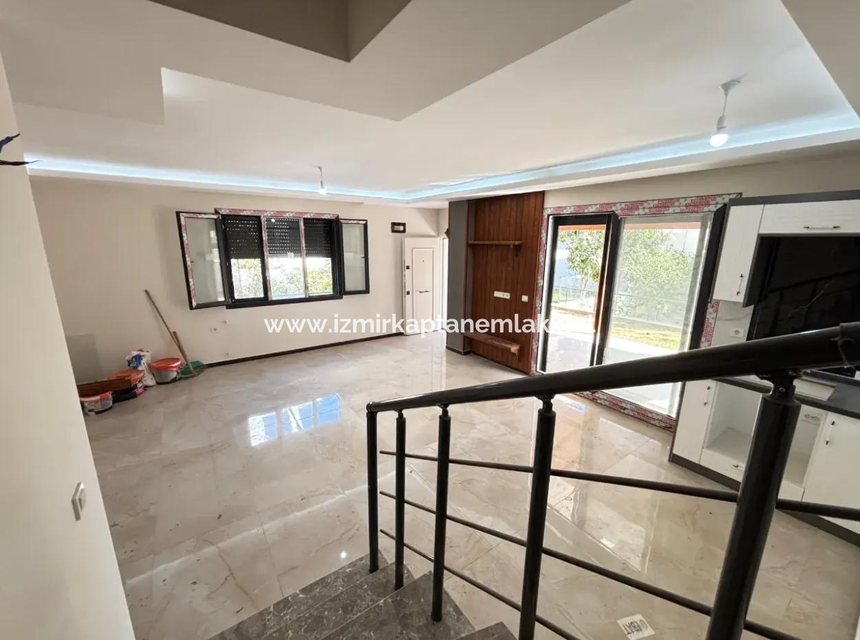 Doğanbey De Geniş Yapılı Bahçeli 3+1 Satılık Villa