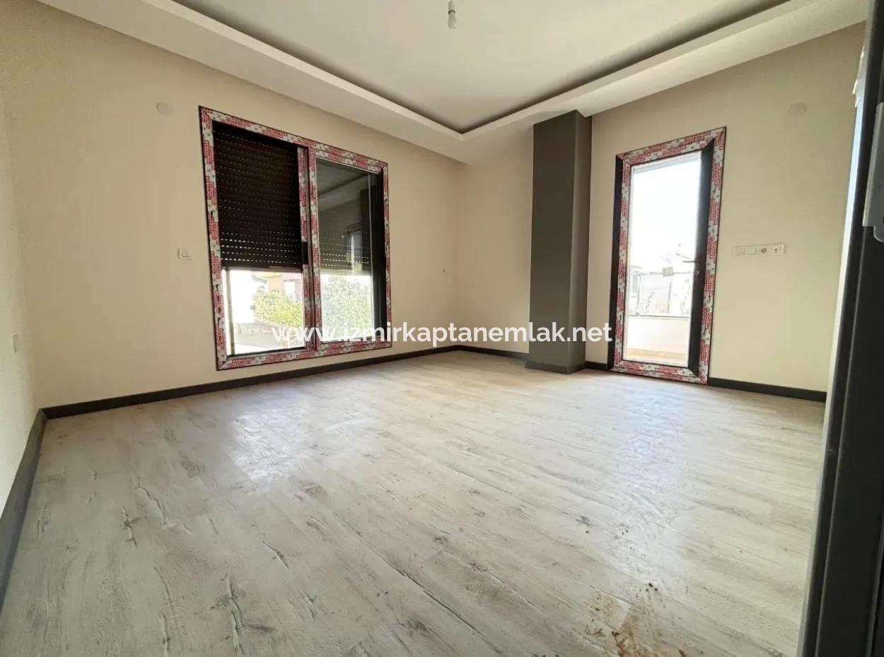 Doğanbey De Geniş Yapılı Bahçeli 3+1 Satılık Villa