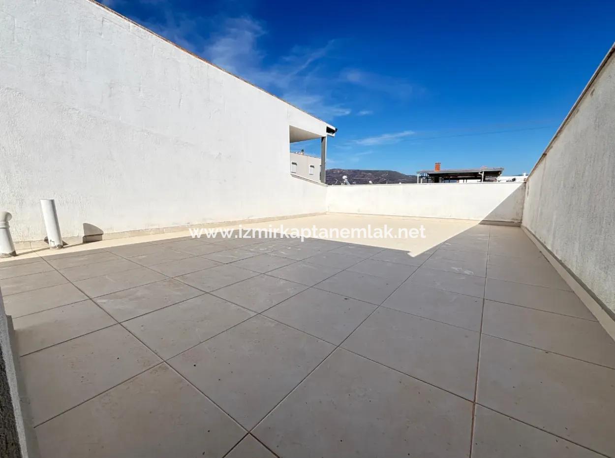 Doğanbey Merkez De Geniş Yapılı Ferah 3+1 Satılık Villa