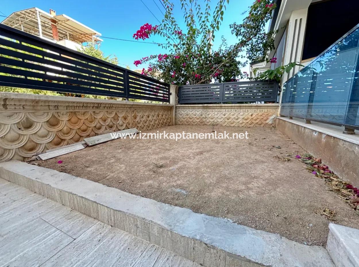 Doğanbey De Plaja 500 M Otoparklı Bahçeli 3+1 Satılık Villa