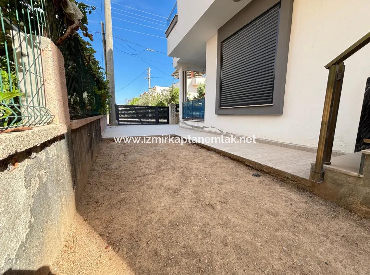 Doğanbey De Plaja 500 M Otoparklı Bahçeli 3+1 Satılık Villa