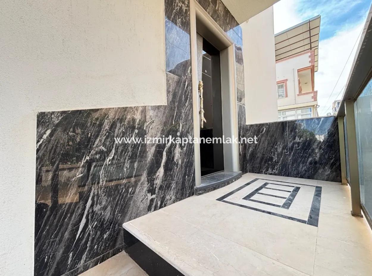 Doğanbey De Plaja 500 M Otoparklı Bahçeli 3+1 Satılık Villa