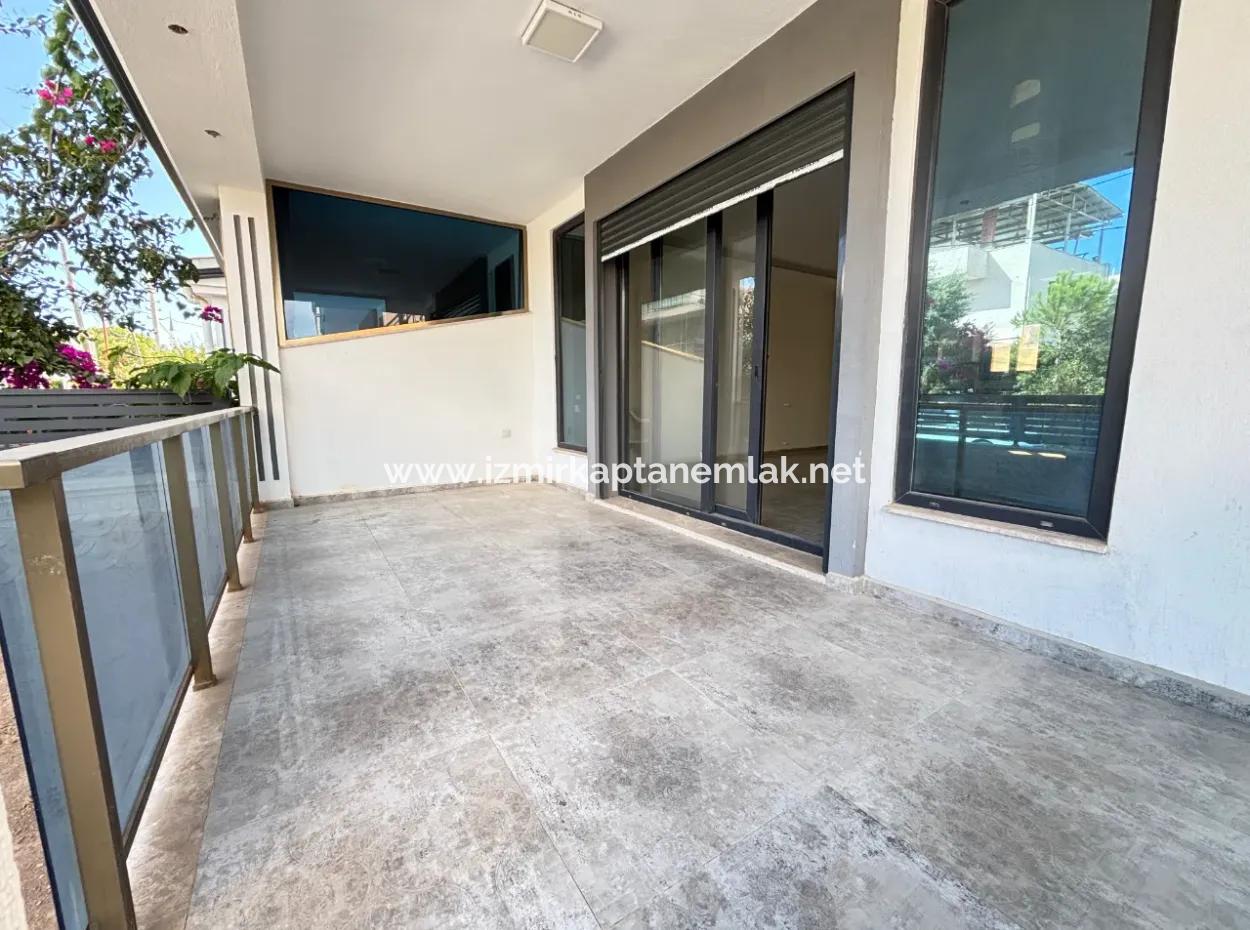 Doğanbey De Plaja 500 M Otoparklı Bahçeli 3+1 Satılık Villa