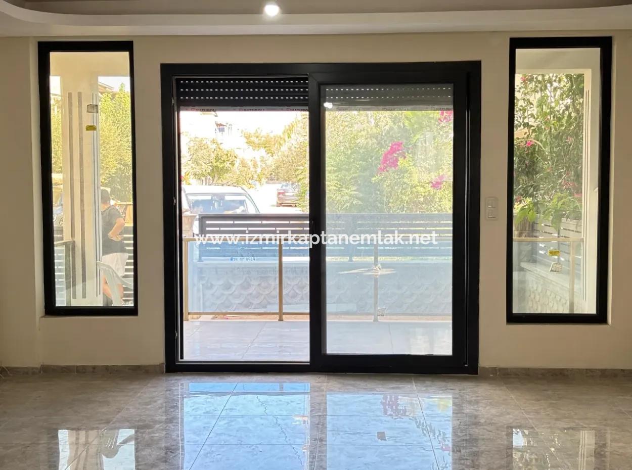 Doğanbey De Plaja 500 M Otoparklı Bahçeli 3+1 Satılık Villa