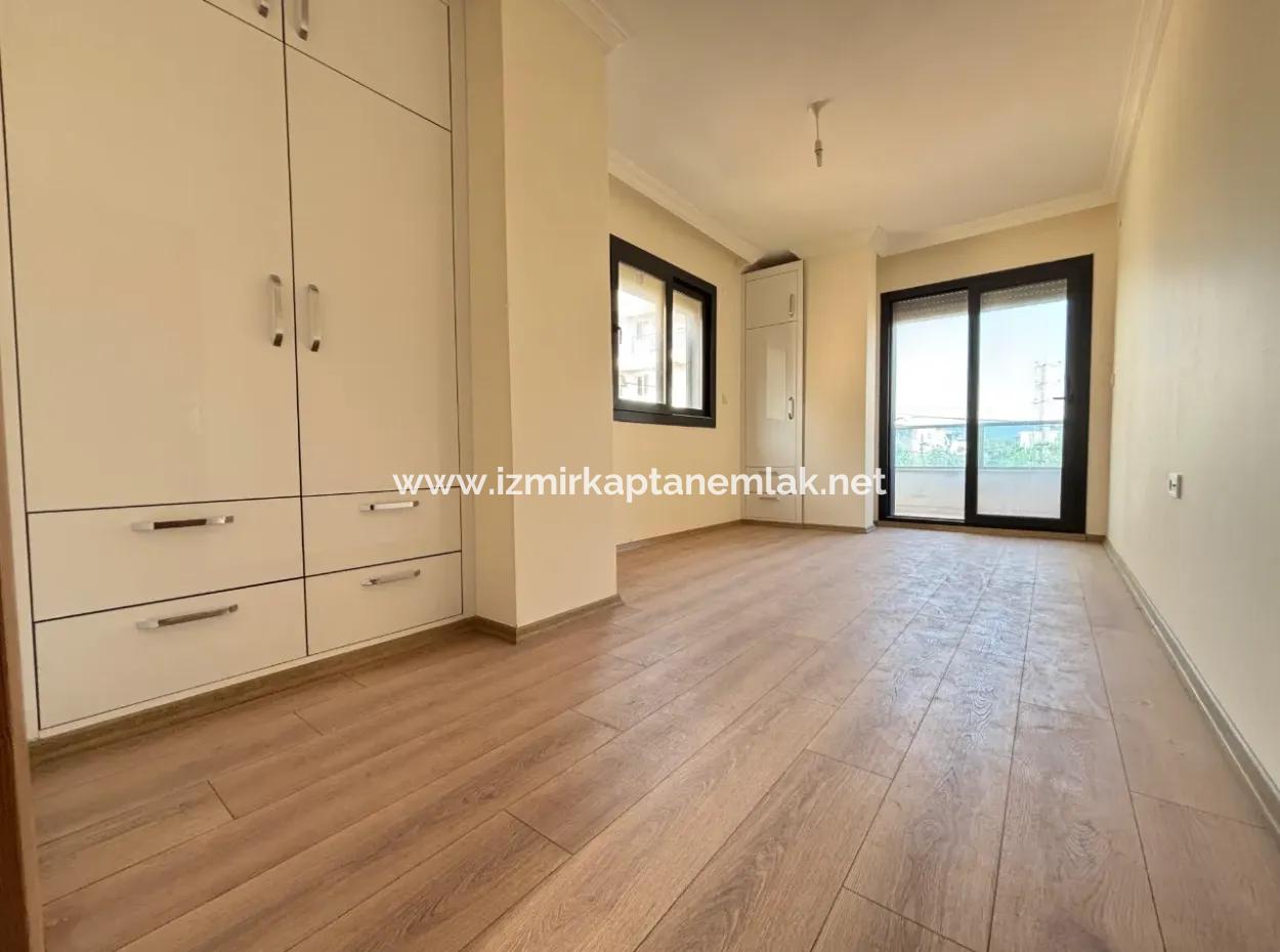 Doğanbey De Plaja 500 M Otoparklı Bahçeli 3+1 Satılık Villa