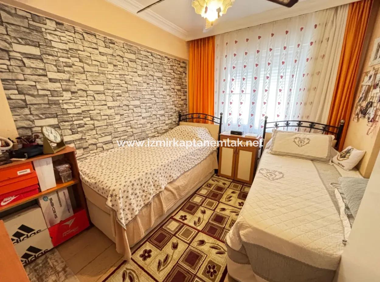 Ürkmez Merkez De Plaja 150 M Geniş Yapılı 2+1 Satılık Daire